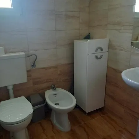 Edina Apartment *