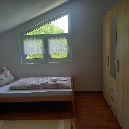 Edina Apartment